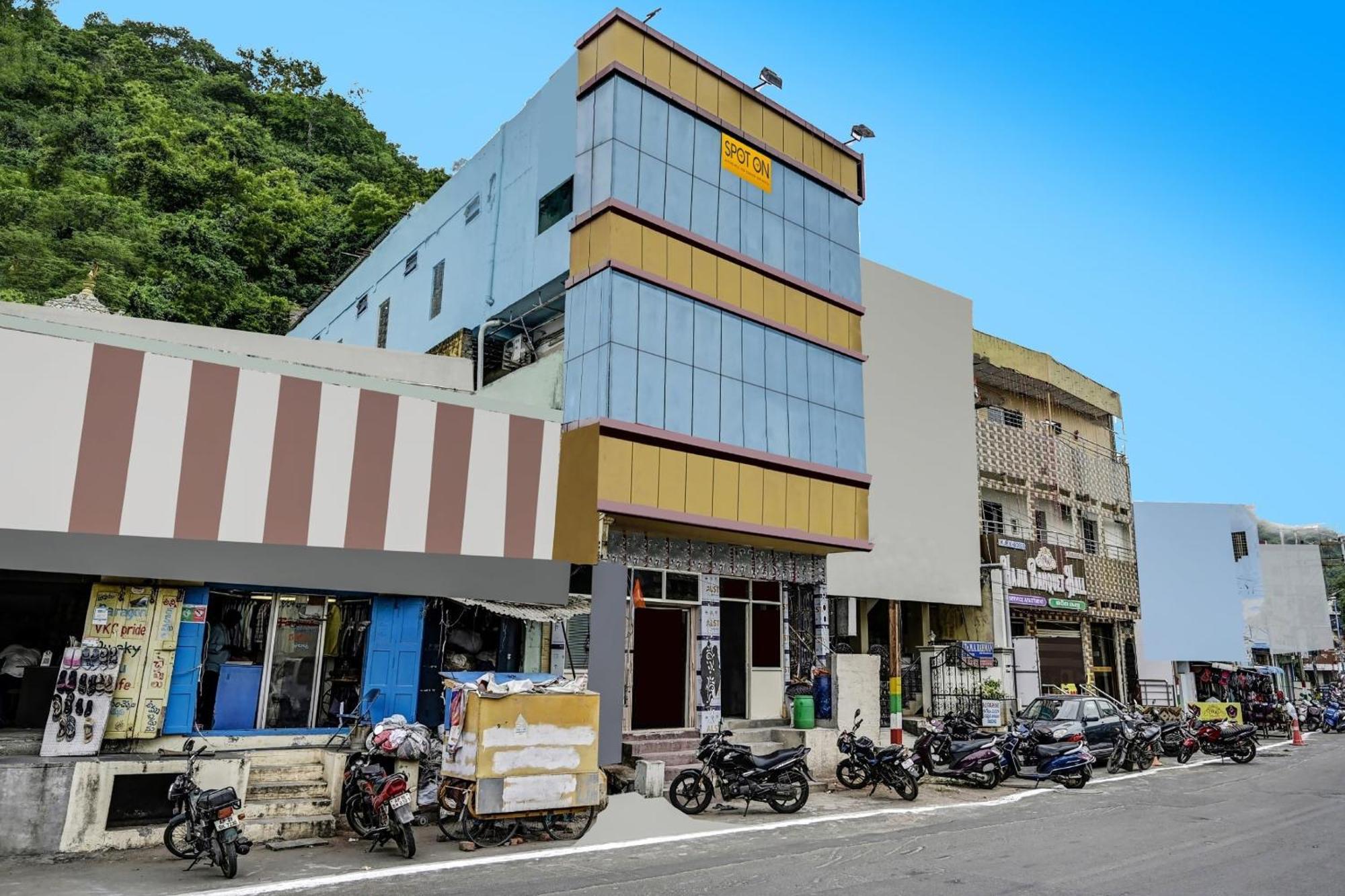 Spot On Svr Grand Hotel Vijayawāda Exterior foto