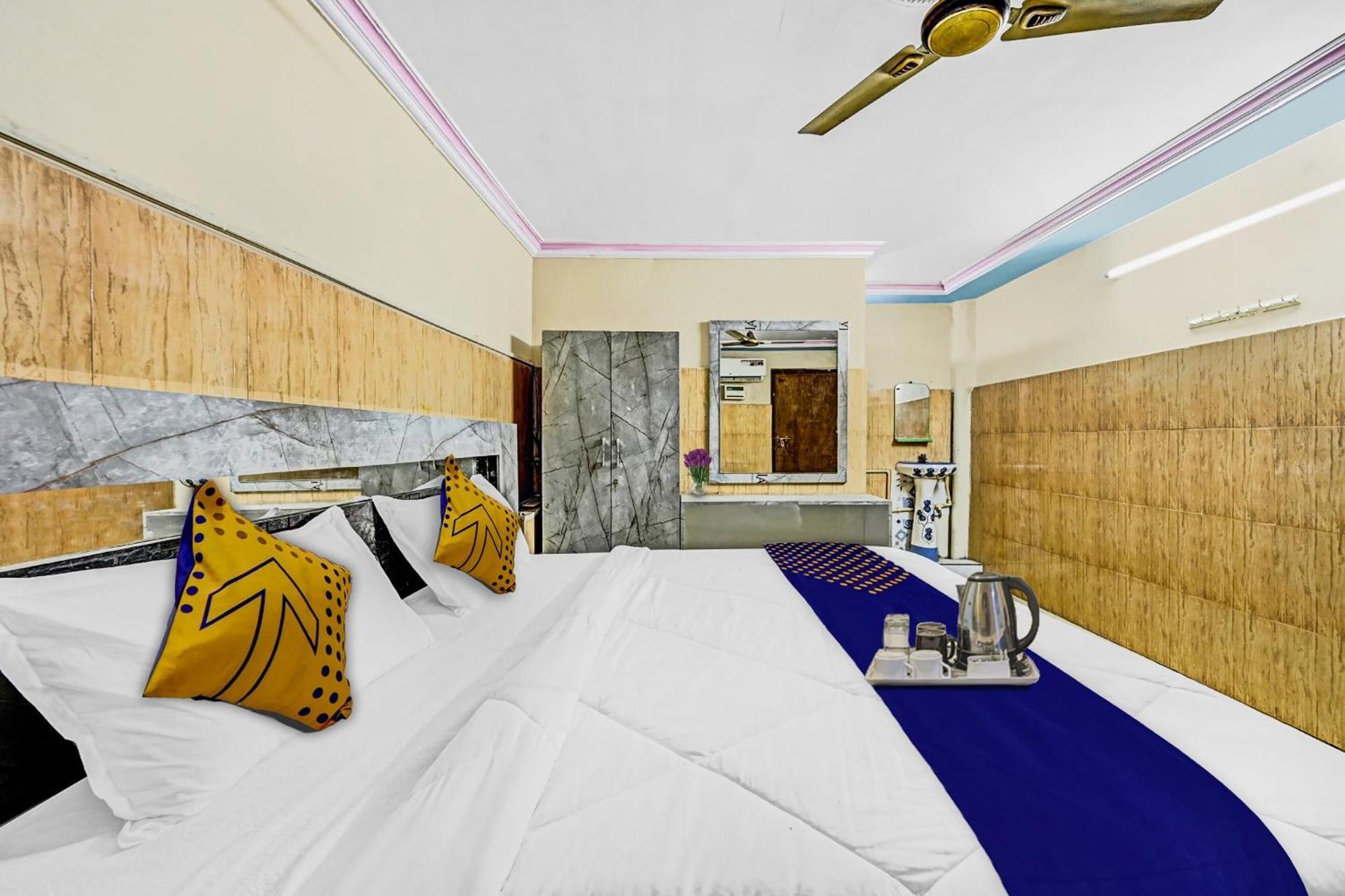 Spot On Svr Grand Hotel Vijayawāda Exterior foto