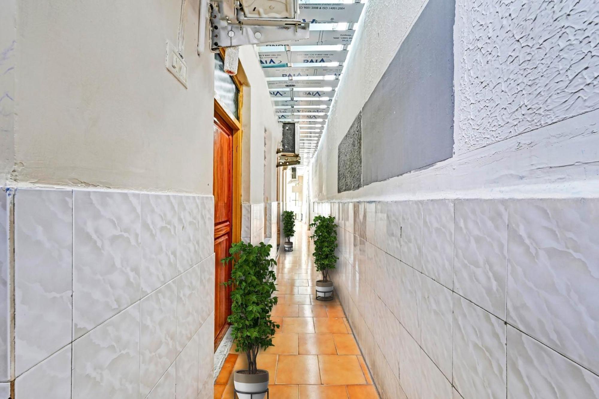 Spot On Svr Grand Hotel Vijayawāda Exterior foto