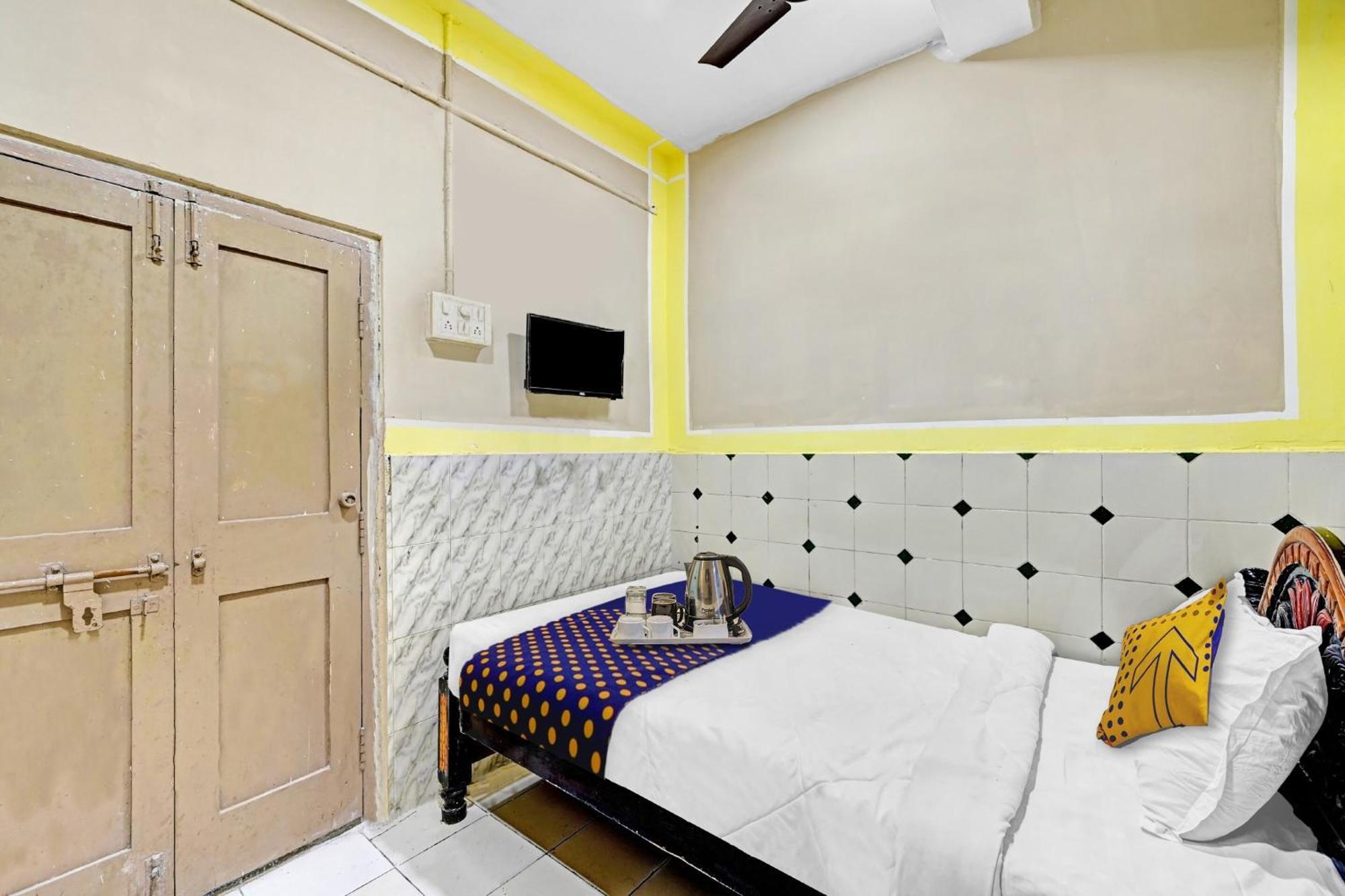 Spot On Svr Grand Hotel Vijayawāda Exterior foto