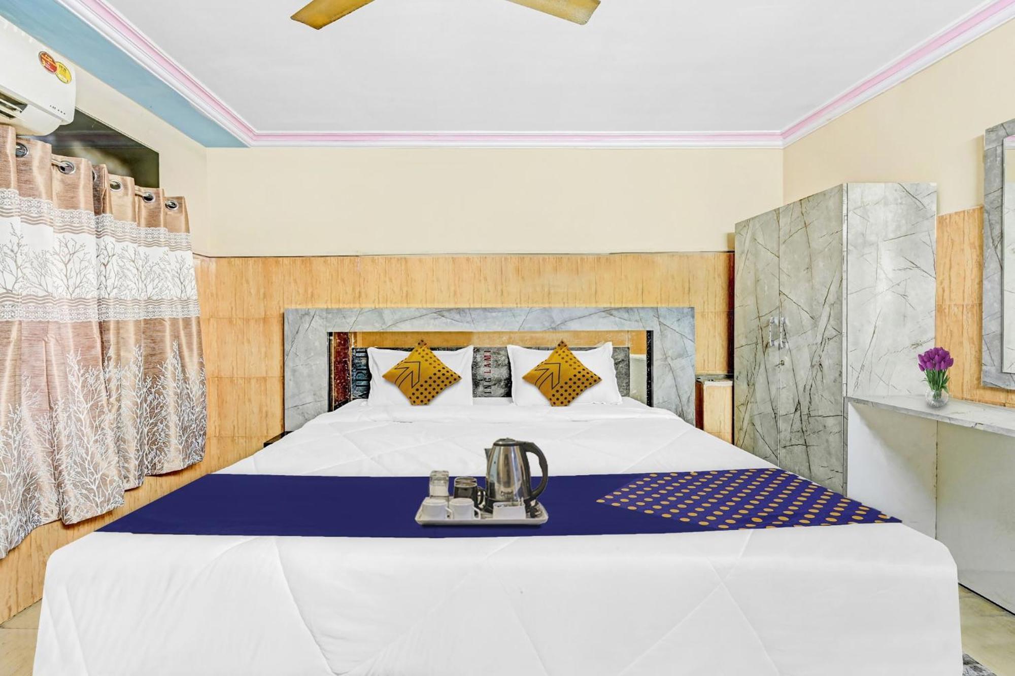 Spot On Svr Grand Hotel Vijayawāda Exterior foto