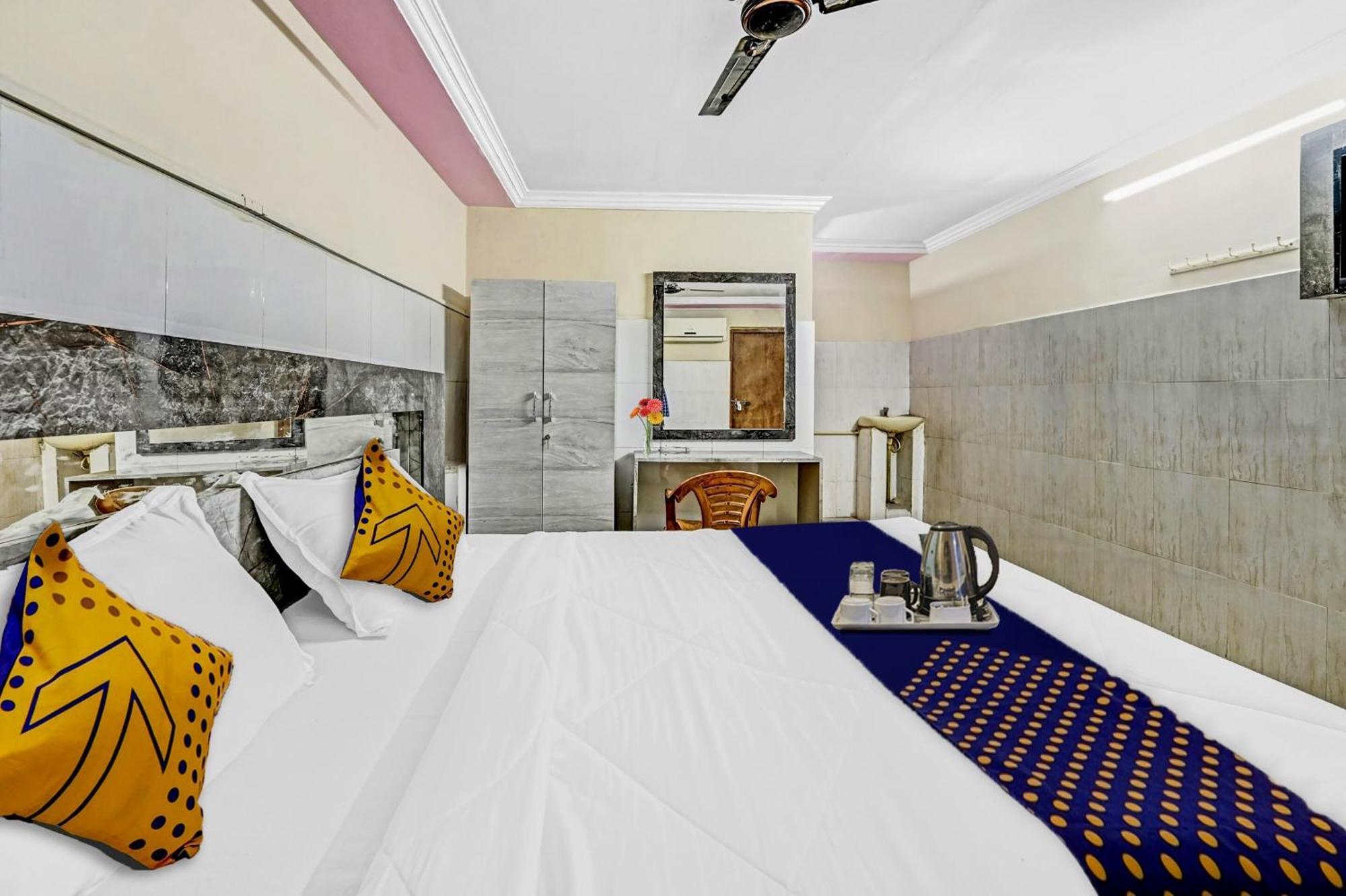 Spot On Svr Grand Hotel Vijayawāda Exterior foto